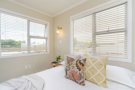 Photo of property in 16 Newcastle Street, Hokowhitu, Palmerston North, 4410