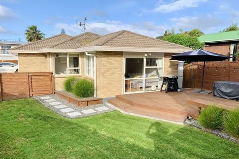 Photo of property in 1a Bishop Street, Green Bay, Auckland, 0604