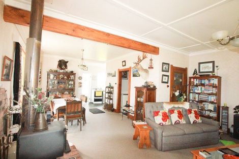 Photo of property in 711 No 2 Line, Fordell, Whanganui, 4572