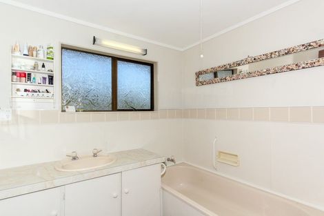 Photo of property in 12 Ridge Lane, New Plymouth, 4310
