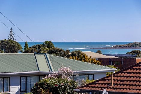 Photo of property in 6 Uenuku Avenue, Raglan, 3225