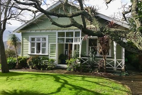 Photo of property in 155 Queen Street, Northcote Point, Auckland, 0627