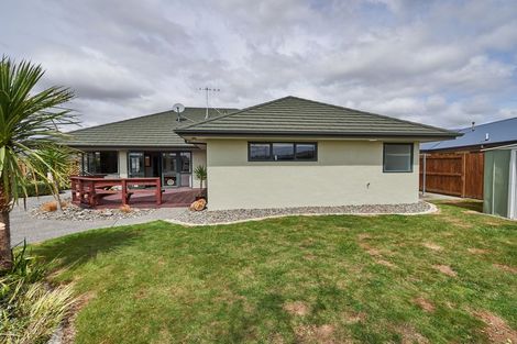 Photo of property in 40 Royal Oak Drive, Kelvin Grove, Palmerston North, 4414