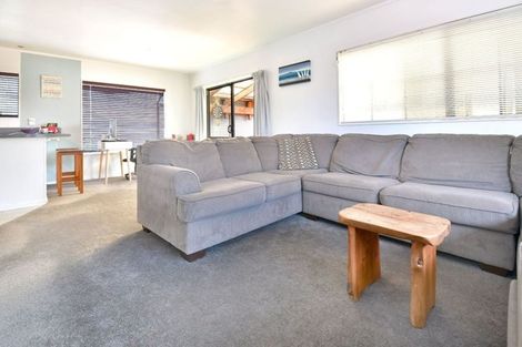 Photo of property in 37 Bay Street, Red Beach, 0932