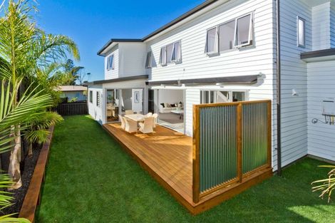 Photo of property in 2/6 Sandford Street, Campbells Bay, Auckland, 0630