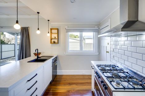 Photo of property in 1213 Caroline Road, Mayfair, Hastings, 4122