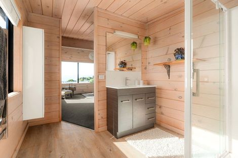 Photo of property in 8 Ngarimu Heights Row, Ngarimu Bay, Thames, 3575