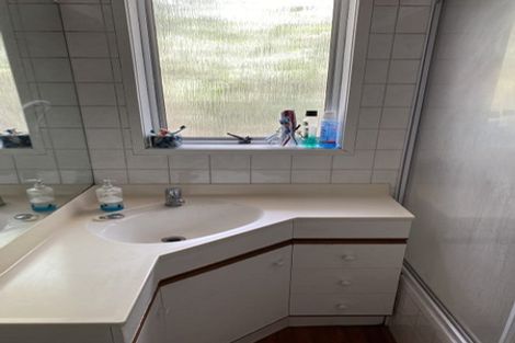 Photo of property in 44 Easton Park Parade, Glenfield, Auckland, 0629