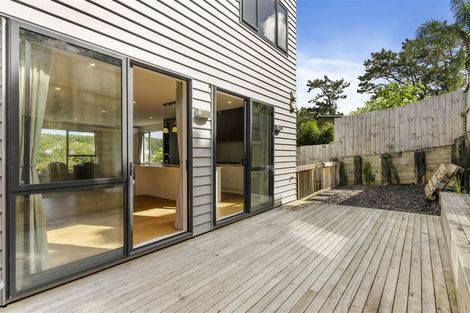 Photo of property in 1/4 Mcquoid Place, Glenfield, Auckland, 0629