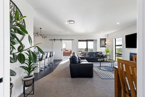Photo of property in 3 Lealands Lane, Aokautere, Palmerston North, 4471