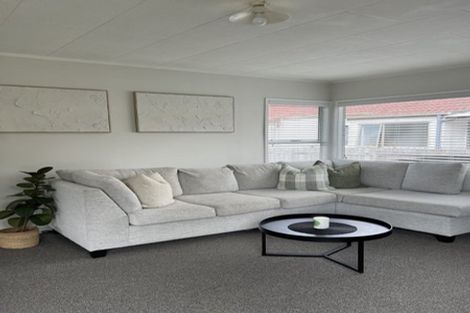 Photo of property in 95 Santiago Crescent, Unsworth Heights, Auckland, 0632