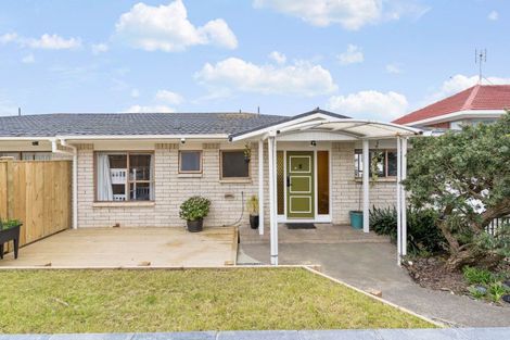 Photo of property in 4239a Great North Road, Glendene, Auckland, 0602