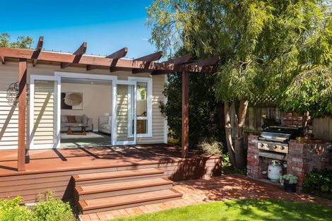 Photo of property in 57 Sandwich Road, Beckenham, Christchurch, 8023