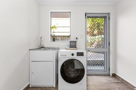 Photo of property in 6 Little Burke Street, Hospital Hill, Napier, 4110