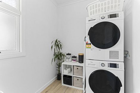 Photo of property in 130 Seaview Road, Westown, New Plymouth, 4310