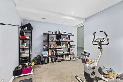 Photo of property in Dune, 2c/138 Oriental Parade, Oriental Bay, Wellington, 6011