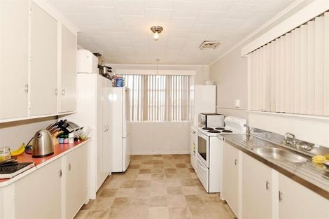 Photo of property in 310 Great North Road, Henderson, Auckland, 0612