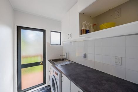 Photo of property in 2/9 Ridgewood Crescent, Birkenhead, Auckland, 0626