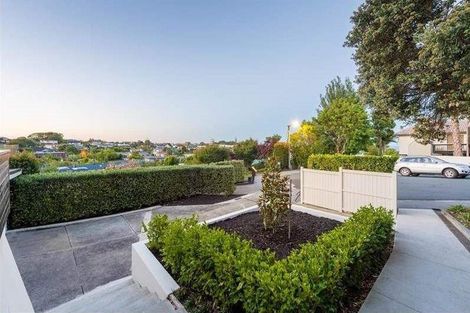 Photo of property in 8 Taumata Road, Castor Bay, Auckland, 0620