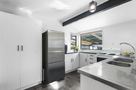 Photo of property in 29 Matthew Place, Kawaha Point, Rotorua, 3010