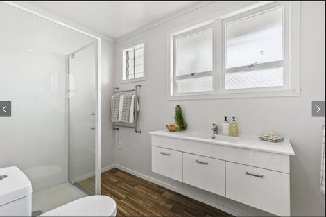 Photo of property in 2/111 Hobsonville Road, West Harbour, Auckland, 0618