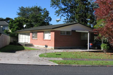 Photo of property in 165 Edgewater Drive, Pakuranga, Auckland, 2010