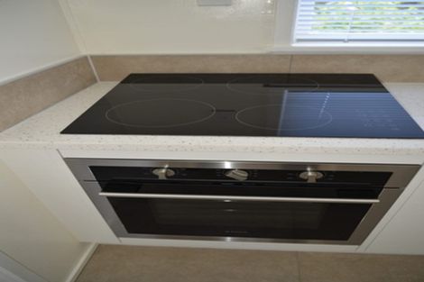 Photo of property in 2/21 Waverley Avenue, Glenfield, Auckland, 0629