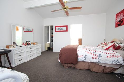 Photo of property in 104 Hetherington Road, Whangamata, 3620