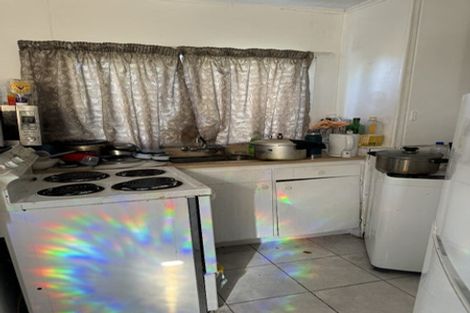 Photo of property in 17 Edgeworth Road, Glenfield, Auckland, 0629