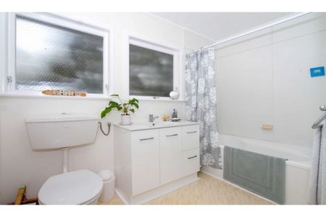 Photo of property in 28 Kauri Road, Birkenhead, Auckland, 0626