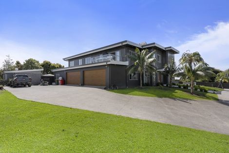 Photo of property in 201 Whangaparaoa Road, Red Beach, 0932