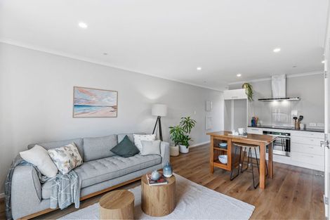 Photo of property in 6 Whakato Avenue, Kumeu, 0810