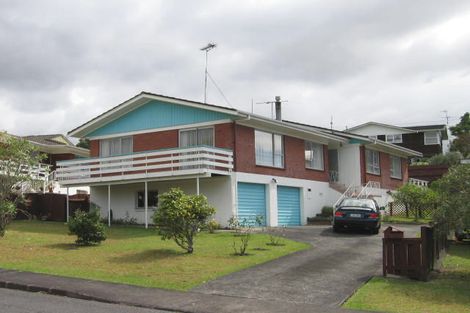 Photo of property in 8 Rosewarne Crescent, Glendene, Auckland, 0602