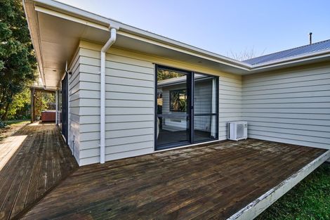 Photo of property in 1a Peel Place, Wainuiomata, Lower Hutt, 5014