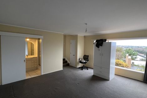 Photo of property in 14 Mcfetridge Place, Hillcrest, Auckland, 0627