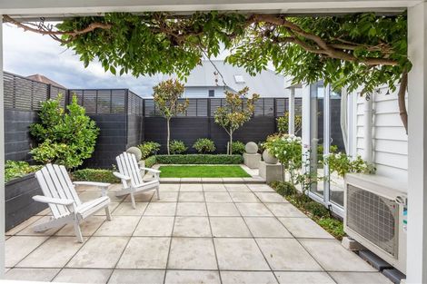 Photo of property in 2/34 Aikmans Road, Merivale, Christchurch, 8014