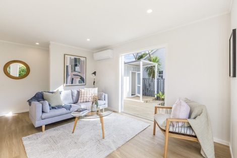 Photo of property in 2/13 Oregon Avenue, Avondale, Auckland, 1026