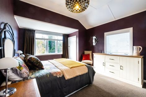 Photo of property in 22 Enfield Road, Hospital Hill, Napier, 4110