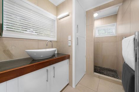 Photo of property in 120 Kawakawa Bay Coast Road, Kawakawa Bay, Papakura, 2585