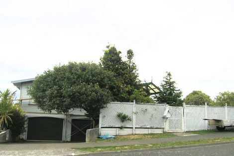 Photo of property in 25 Aniseed Grove, Timberlea, Upper Hutt, 5018