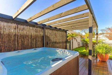 Photo of property in 6 Parkes Avenue, Saint Johns Hill, Whanganui, 4501