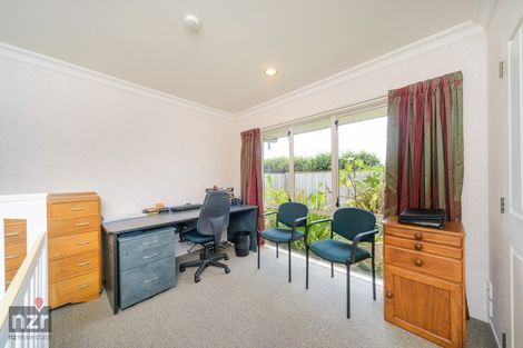 Photo of property in 3 Ron Place, Fitzherbert, Palmerston North, 4410