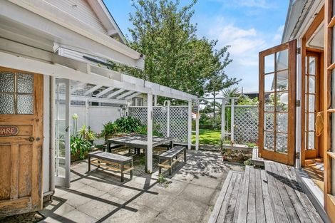 Photo of property in 12 Mangorei Road, Strandon, New Plymouth, 4312