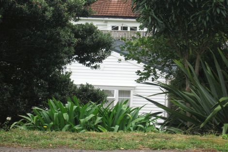 Photo of property in 27 Aplin Terrace, Ngaio, Wellington, 6035