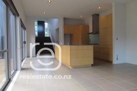 Photo of property in 62 Rising Parade, Fairview Heights, Auckland, 0632