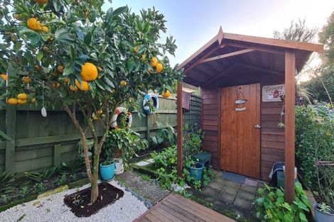 Photo of property in 1 Sunrise Lane, Te Atatu South, Auckland, 0610