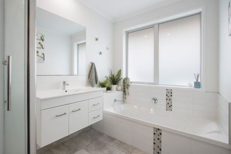 Photo of property in 2 Gleneagles Drive, Aongatete, Katikati, 3178