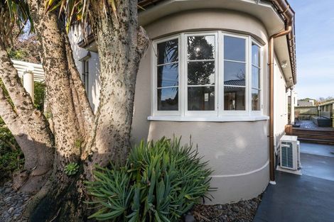 Photo of property in 180 Brooklands Road, Vogeltown, New Plymouth, 4310