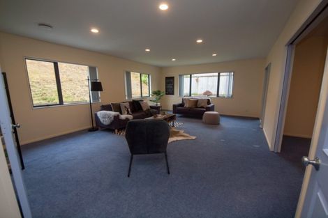 Photo of property in 33 Amesbury Drive, Churton Park, Wellington, 6037