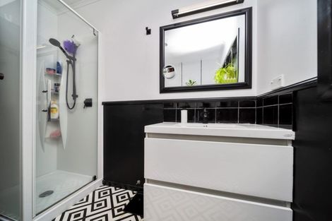 Photo of property in 5f Bromley Place, Westown, New Plymouth, 4310